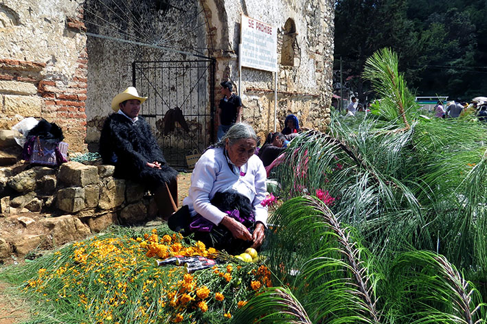 Día de Muertos en San Juan Chamula HilandoHistorias