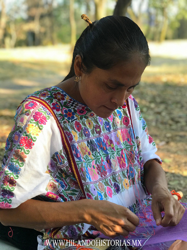 artesana Xochistlahuaca, artesana, telar de cintura